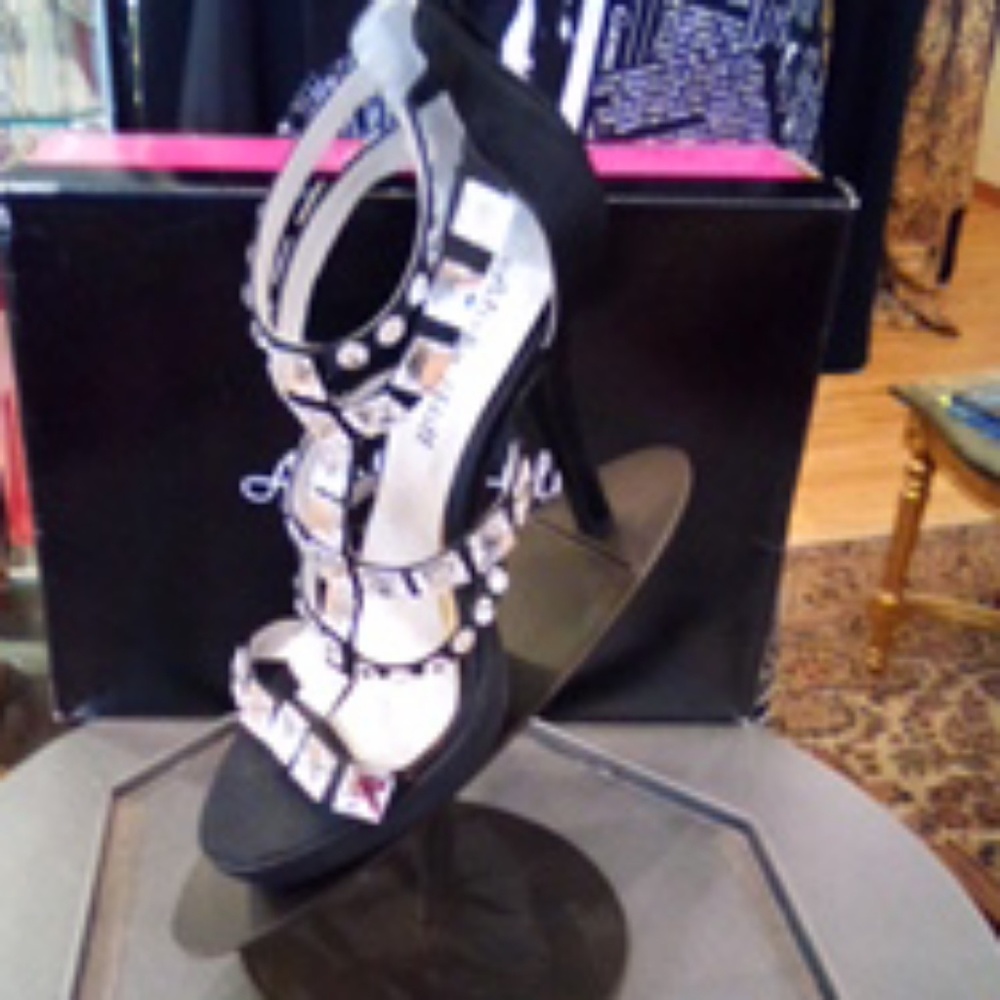 Platform high heels 5 inches tall